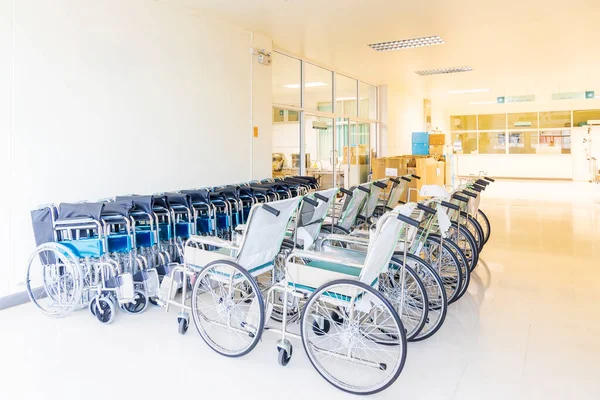 Cadeiras Rodas Vazias Dentro Centro Equipamentos Médicos Para Pacientes Com — Fotografia de Stock