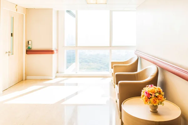 Tom Quente Cadeiras Sofá Frente Sala Privada Corredor Hospital Moderno — Fotografia de Stock