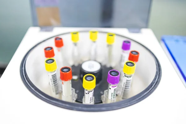 병원의 원심분리기 White Medical Centrifuge Blood Tube Device Lab Research — 스톡 사진