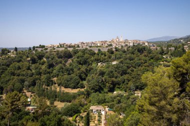 Fransa 'nın güney kıyısındaki Deniz Alpleri' ndeki Ortaçağ Saint Paul de Vence köyü.