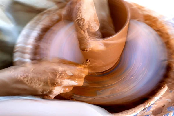 Dynamic Image Blur Pot Being Thrown Potter Wheel Emphasizing Movement — Stock Photo, Image