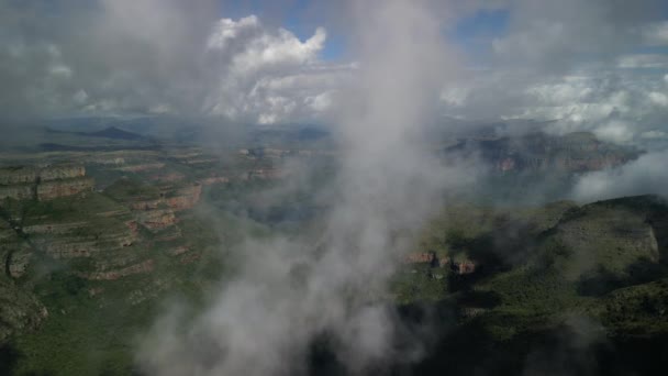 Repülő Felhők Nyitják Meg Kanyont — Stock videók