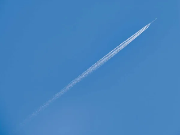 Tokio Japón Noviembre 2022 Contrail Jet Airplane Winter Blue Sky — Foto de Stock