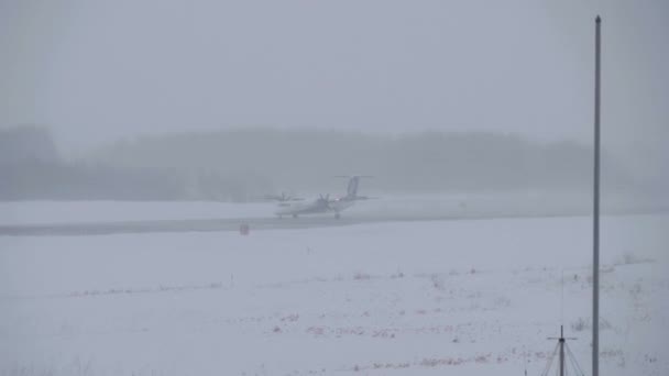 Hokkaido Japan January 2023 Twin Turboprop Engine Airplane Landing Heavy — стоковое видео