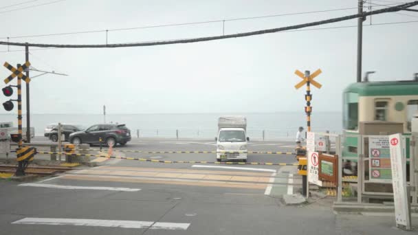 Kanagawa Japan May 2023 Enoshima Dentetsu Train Passing Crossing Kamakurakokomae — Stock Video
