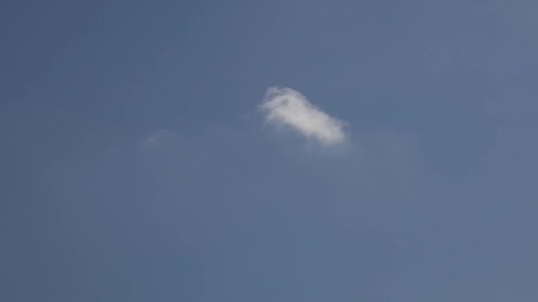 Tokio Japonia Sierpnia 2023 Chmury Rozpraszające Się Tle Błękitnego Nieba — Wideo stockowe
