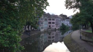 Strazburg, Fransa - 18 Haziran 2024: La Petite France, Strasbourg, Alsace, Fransa 'da geleneksel evler