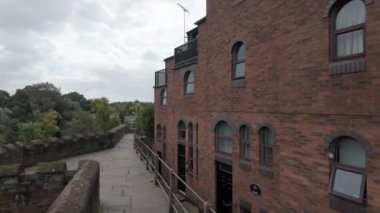 Chester, UK - 9 Eylül 2024: Chester City Walls, İngiltere