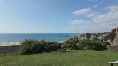 Hastings, İngiltere - 15 Eylül 2024: İngiltere 'nin güney kıyısındaki Doğu Sussex' teki Hastings kalesi