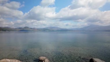 Akita, Japonya - 31 Ekim 2024: Akita, Japonya 'da sonbaharda Tazawa Gölü