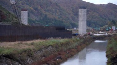 Akita, Japonya - 28 Ekim 2024: Akita, Japonya 'da Chokai Barajı' nın inşaatı