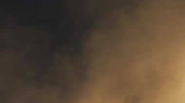 Tokyo, Japonya - 11 Şubat 2025: Kış gecesi duman veya buhar veya sis