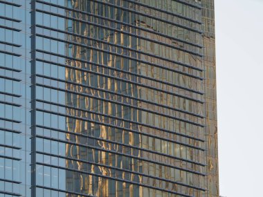 Tokyo, Japonya - 27 Şubat 2025: Tokyo 'daki bina pencereleri