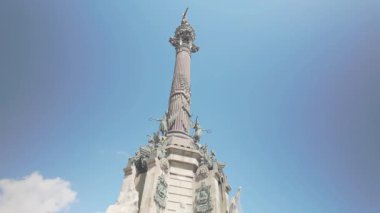 Barselona, İspanya - 17 Mart 2025: Barselona 'da Kolomb Anıtı