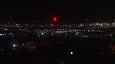 Barselona, İspanya - 17 Mart 2025 Barselona Limanı Gece Görüşü