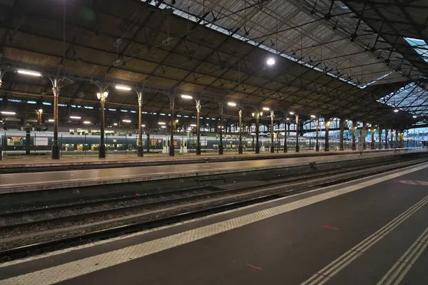 Paris, Fransa - 21 Mayıs 2025: Paris Saint-Lazare Sabah İstasyonu