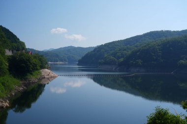 Tottori, Japonya - 30 Haziran 2025: Nichinan Gölü ve Sugasawa Barajı