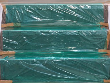 Tokyo, Japonya - 11 Temmuz 2025: Merdiven boyama için koruyucu örtü veya çarşaf