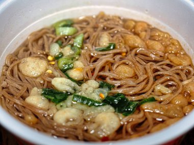 Tokyo, Japonya - 31 Ağustos 2025: Japon sobası veya karabuğday eriştesi