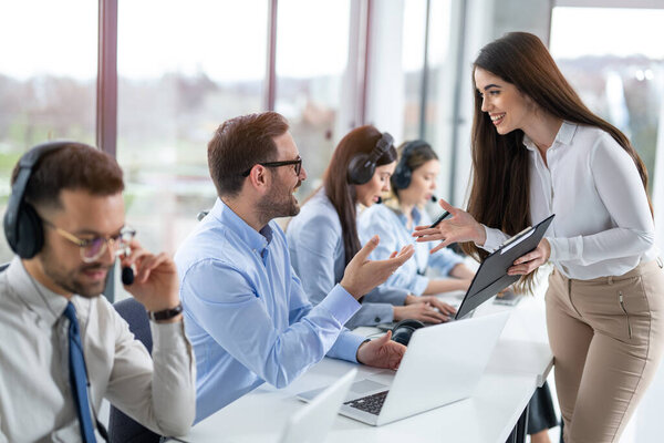 Профессиональная предпринимательница, возглавляющая и курирующая группу сотрудников Контактного центра, обеспечивающая руководство и составление отчетов в офисе.