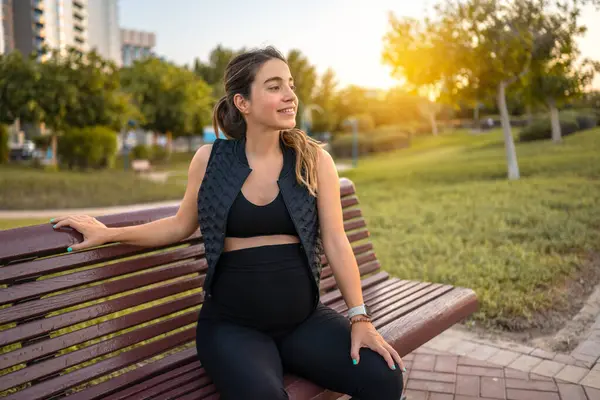 Portrait Smiling Young Pregnant Woman Resting Wooden Parks Bench Sunset — Stock Photo, Image