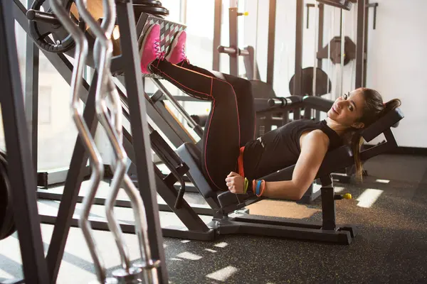 Side View Fit Young Woman Doing Leg Presses Gym — Stock Photo, Image