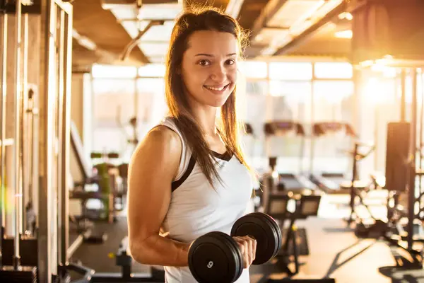 Young Sporty Woman Lifting Steel Dumbbell Gym — Stock Photo, Image