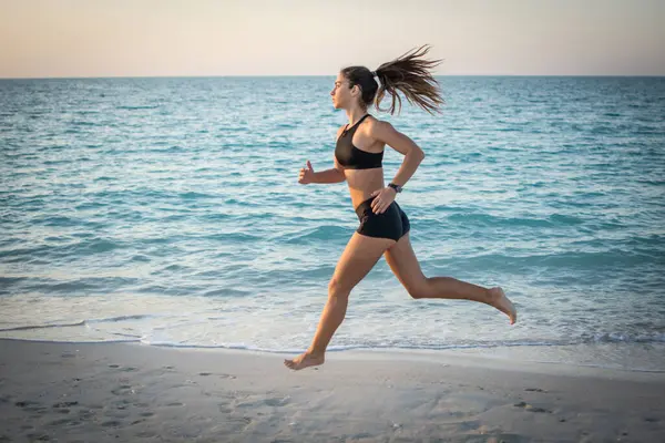 Beautiful Young Sportswoman Running Beach — Stock Photo, Image