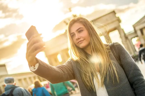 Young Woman Smartphone Taking Self Portrait While Posing Center Berlin — Stock Photo, Image