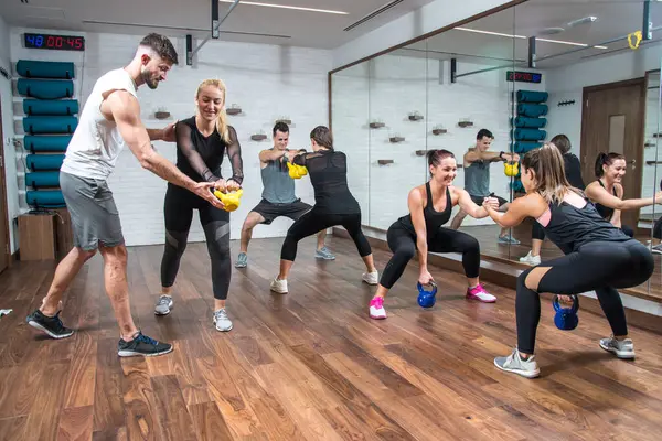 Sportief Team Werkt Samen Een Fitnessclub — Stockfoto