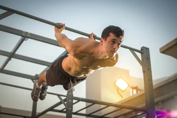 Young Shirtless Man Doing Exercises Horizontal Bar Outdoors Calisthenics Workout — Stock Photo, Image