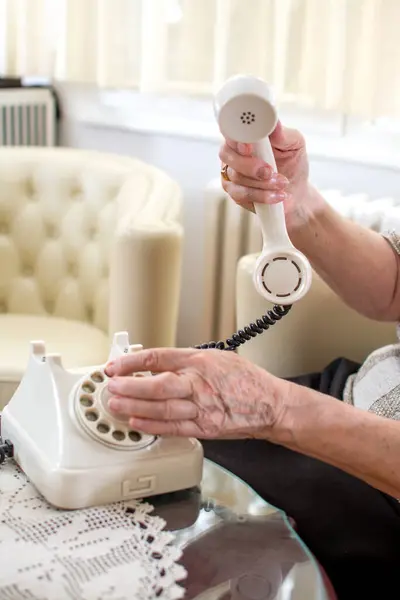 Close Wrinkled Senior Womans Hands Dialing Phone Number Retro Cable — Stock Photo, Image