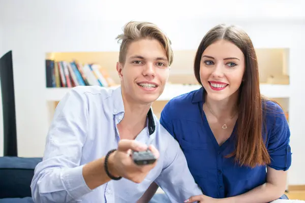 Young Couple Watching Home — Stock Photo, Image