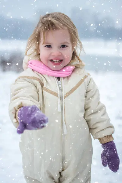 Portrait Smiling Little Girl Warm Clothes Outdoors Snowy Winter Day — Stock Photo, Image