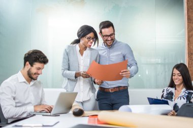 Genç Mimarlar birlikte çalışan bir bina projesi