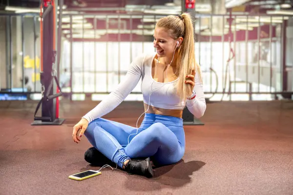 Young Sporty Woman Listening Music Gym Attractive Blonde Woman Taking — Stock Photo, Image