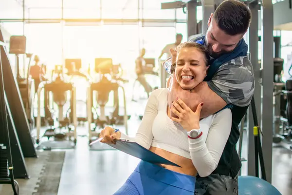 Muscular Fit Man Choking Young Female Personal Trainer His Arm — Stock Photo, Image