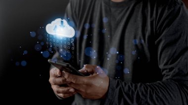 Bilgi işlem kavramı cloud - bulut bağlayın. İşadamı veya bilgi teknoloji bulut bilgi işlem simgesini tıklatın.