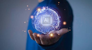 Sanal ekranda sanal sohbet robotu, robot uygulaması, konuşma asistanı, yapay zeka konsepti, sanal ekranda dijital sohbet robotu tutan bir iş adamı..