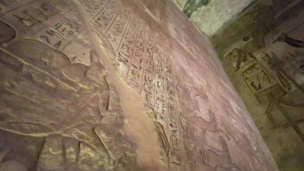 Bas Relief Ramesses God Horus — стоковое видео