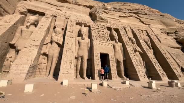 Entrance Temple Queen Nefertari Abu Simbel — стоковое видео