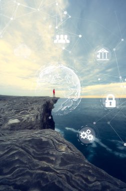 İş dünyası küresel internet bağlantı teknolojisi, Finansal ve bankacılık, Dijital bağlantı teknolojisi, büyük veri. Uçurumun kenarında duran ve sanal ikon bağlantısı olan adam dünya internet ağına bağlı bir program sunuyor.
