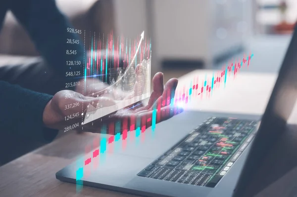 Koncepcja Inwestycji Finansowych Biznesmen Pracujący Tablecie Komputerowym Wirtualnym Wykresem Obrotu — Zdjęcie stockowe