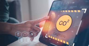 Karbondioksit salınımını 2024 konseptinde azaltın. Sürdürülebilir kalkınma ve yenilenebilir enerjiye dayalı yeşil iş. Dünya 'yı kurtarmak iklim değişikliğini ve küresel ısınmayı durdurmak. proje, dünya günü, iş ve çevre