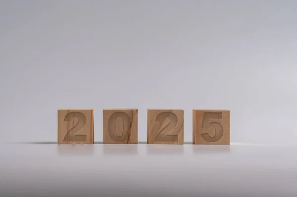 Cubos Madeira Com Texto 2025 Sobre Fundo Novo Conceito Estratégia — Fotografia de Stock