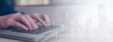 DevOps kavramı, yazılım geliştirme, bilişim işlemleri, çevik programlama, iş adamı veya mühendis bulanık yapı ve teknoloji grafikleri simgeleriyle bilgisayar klavyesinde yazı yazıyorlar