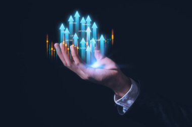 Elde büyüyen iş stratejisi yatırım ve finans konsepti, artan kalkınma grafiği, ekonomik yatırım gelir hedefi ve hedef başarısı ile iyileşmeyi hedeflemektedir.