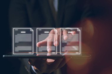 İş adamı uygulama ve politika kavramında sanal ekran sundu, prosedür şirketi maddeleri dernek Koşulları ve Koşullara Uyum Kuralları ve yasa düzenleme politikası