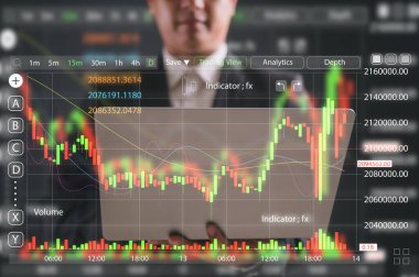 Yatırım finansal konsepti İş finans veri analizi grafiği. Finansal yönetim teknolojisi. Sanal ekranda KPI Kontrol Paneli kullanan danışman, veri grafikleriyle çalışan bilgisayar laptopu kullanan adam