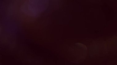 Arkaplanda bulanık ışık izleri